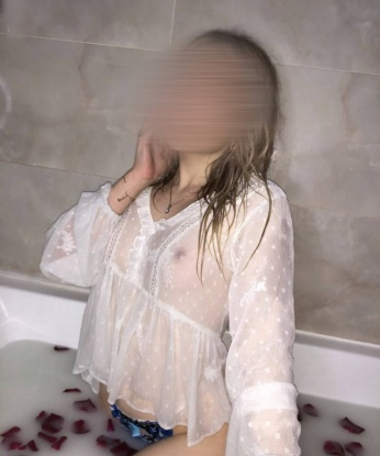 Сладкий😏 Я - креативная и опытная индивидуалка, с которой ты можешь исполнить все свои сокровенные фантазии💋 Раскрою тебе новые грани наслаждения и покажу, что такое настоящий эротический праздник🔥🎉
Я горячая и нежная провокаторша с безупречной внешностью😍 Мои услуги подарят тебе максимум удовольствия и расслабления! Люблю эксперименты и игры, поэтому открою перед тобой целый мир наслаждения.🌍
Буду рада увидеть тебя в своей уютной норке, которая находится в самом сердце Москвы🏙️ Встречу с тобой буду сопровождать приятными эмоциями и нежностью.
📸 На моем профиле ты найдешь мои прекрасные фото, чтобы окончательно убедиться в моей красоте и соблазнительности.
Отзывы моих довольных клиентов говорят сами за себя - я делаю все, чтобы каждая встреча оставляла яркие воспоминания и желание вернуться ко мне еще раз🥰
Не медли, позвони мне прямо сейчас и перенесись в мир наслаждения и страсти📞 Жду тебя в Москве!💖 Дарья