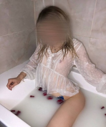 Сладкий😏 Я - креативная и опытная индивидуалка, с которой ты можешь исполнить все свои сокровенные фантазии💋 Раскрою тебе новые грани наслаждения и покажу, что такое настоящий эротический праздник🔥🎉
Я горячая и нежная провокаторша с безупречной внешностью😍 Мои услуги подарят тебе максимум удовольствия и расслабления! Люблю эксперименты и игры, поэтому открою перед тобой целый мир наслаждения.🌍
Буду рада увидеть тебя в своей уютной норке, которая находится в самом сердце Москвы🏙️ Встречу с тобой буду сопровождать приятными эмоциями и нежностью.
📸 На моем профиле ты найдешь мои прекрасные фото, чтобы окончательно убедиться в моей красоте и соблазнительности.
Отзывы моих довольных клиентов говорят сами за себя - я делаю все, чтобы каждая встреча оставляла яркие воспоминания и желание вернуться ко мне еще раз🥰
Не медли, позвони мне прямо сейчас и перенесись в мир наслаждения и страсти📞 Жду тебя в Москве!💖 Дарья